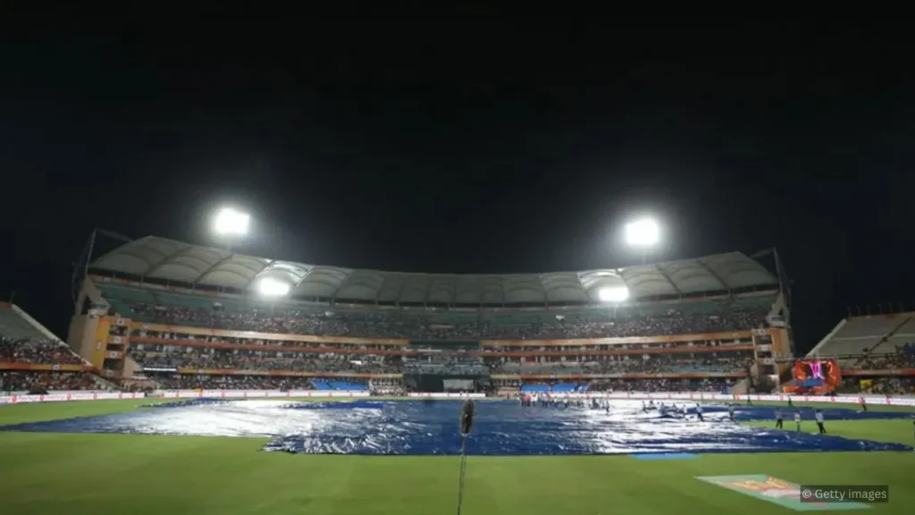 Rajiv Gandhi International Stadium Pitch Report Hindi
