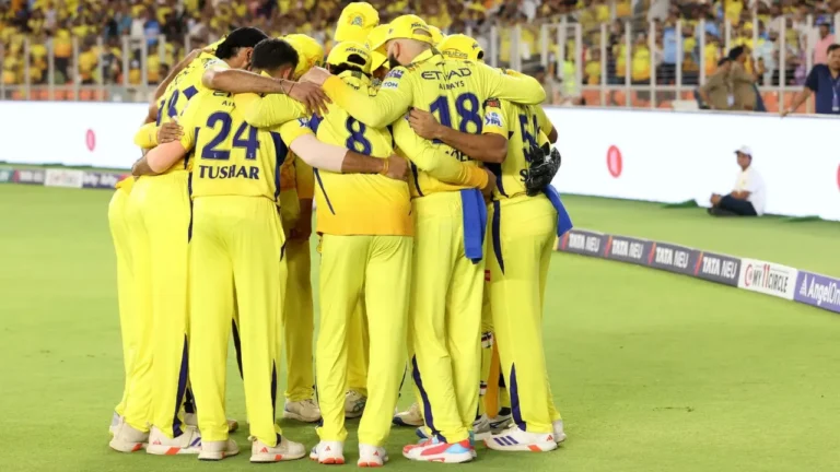 IPL 2025 से पहले चेन्नई सुपर किंग्स को बड़ा झटका, टीम का प्रमुख गेंदबाज हुआ चोटिल,सर्जरी के बाद फैंस चिंतित